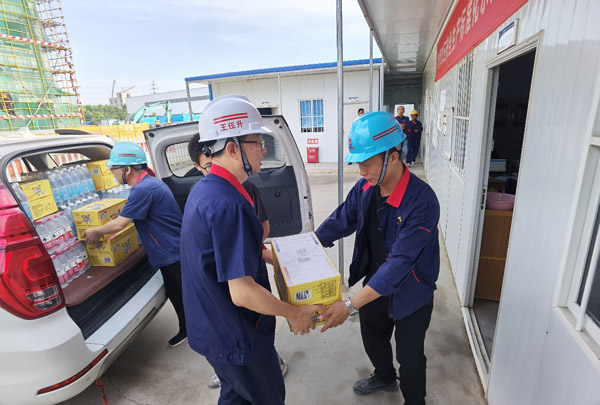 公司党委书记走访慰问一线职工 公司党委书记走访慰问一线职工