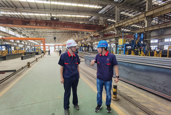 公司党委书记走访慰问一线职工 公司党委书记走访慰问一线职工